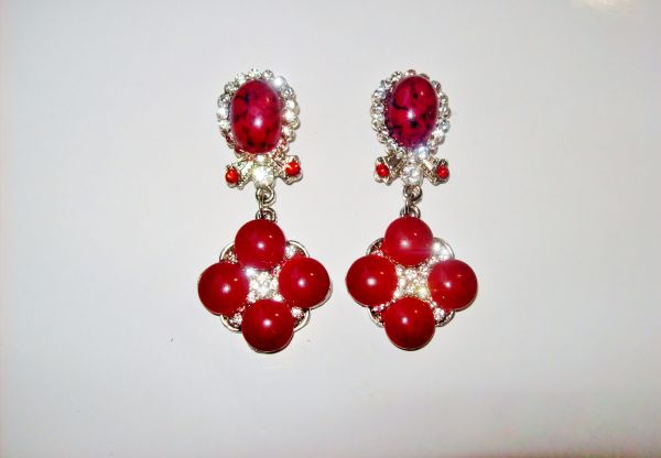 Brinco em strass cristal e gotas vermelhas - Cd. 017
