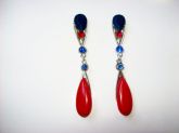 Brinco em strass azul e vermelho com gotas tulipa - Cd. 23